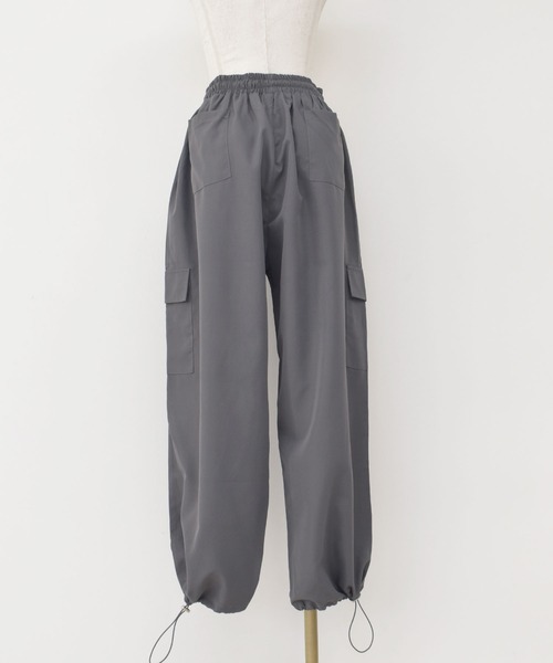 Reurie'(レウリィ)の「【ZOZO限定】ミリタリーカーゴパンツ / パラシュートパンツ ミリタリーパンツ アイボリー カーキ チャコール ブラック ロング(カーゴパンツ・レディース・カーキ/アイボリー/ブラック/チャコールグレー・FREE)」の16枚目の写真