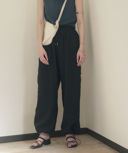 Reurie'(レウリィ)の「【ZOZO限定】ミリタリーカーゴパンツ / パラシュートパンツ ミリタリーパンツ アイボリー カーキ チャコール ブラック ロング(カーゴパンツ・レディース・カーキ/アイボリー/ブラック/チャコールグレー・FREE)」の7枚目の写真
