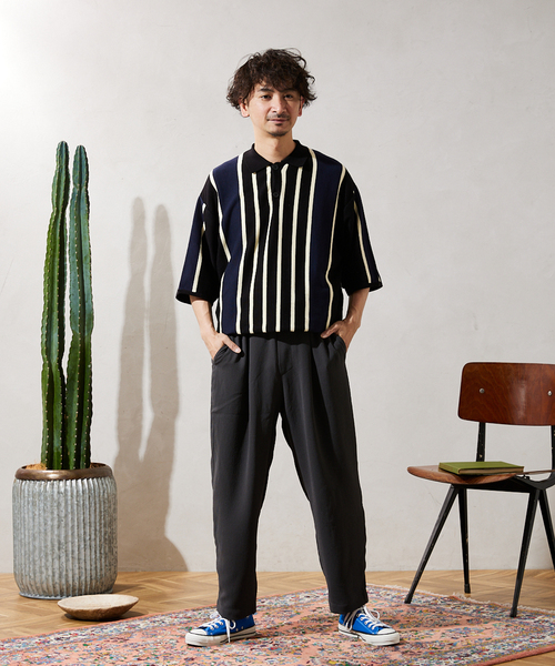 JOURNAL STANDARD relume（ジャーナルスタンダード　レリューム）の「CALIFORNIA STRIPE ニットポロシャツ（ポロシャツ・メンズ・サックスブルー/ブラック/ボルドー・MEDIUM/LARGE）」の4枚目の写真