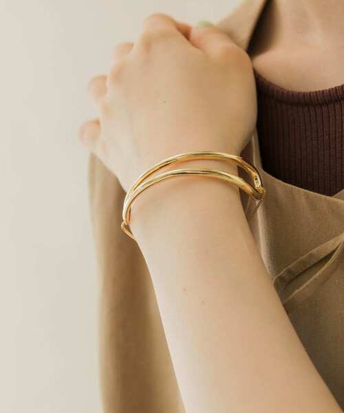 SMELLY(スメリー)の「『ドラマ着用商品』アシメラインチェーンマグネットブレスレット(ブレスレット・レディース・ゴールド・-)」の1枚目の写真