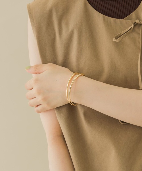 SMELLY(スメリー)の「『ドラマ着用商品』アシメラインチェーンマグネットブレスレット(ブレスレット・レディース・ゴールド・-)」の5枚目の写真