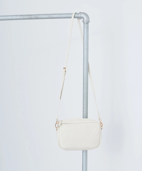 earth music&ecology(アースミュージックアンドエコロジー)の「キルティングショルダーバッグ(ショルダーバッグ・レディース・アイボリー/キャメル/ミント/ブラック・FREE)」の2枚目の写真