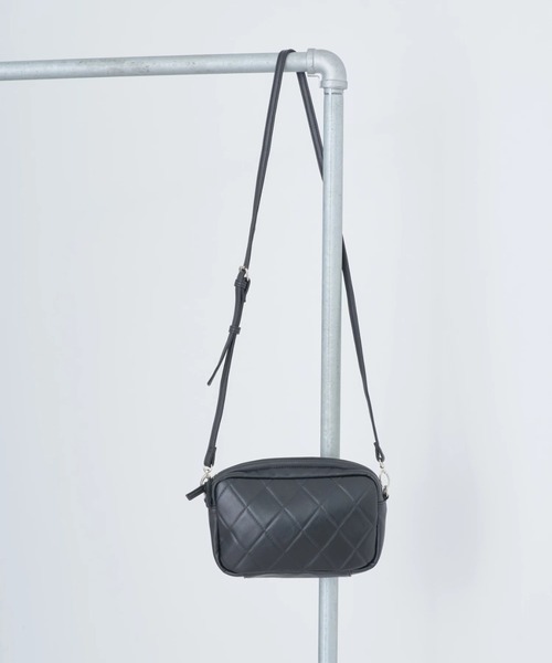 earth music&ecology(アースミュージックアンドエコロジー)の「キルティングショルダーバッグ(ショルダーバッグ・レディース・アイボリー/キャメル/ミント/ブラック・FREE)」の3枚目の写真