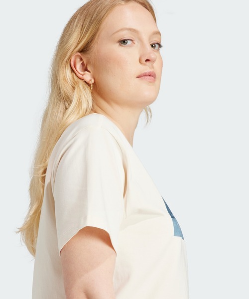 adidas（アディダス）の「adidas Originals × KSENIASCHNAIDER グラフィックTシャツ / アディダスオリジナルス（Tシャツ/カットソー・レディース・カーキブラウン/オフホワイト・LARGE/MEDIUM/X-LARGE/SMALL/XX-LARGE/X-SMALL）」の5枚目の写真