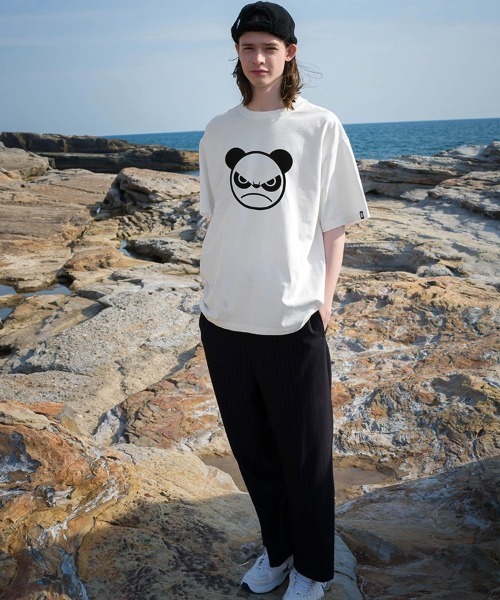 HIPANDA(ハイパンダ)の「HIPANDA ハイパンダ 男女兼用 アングリーパンダ ロゴ プリント Tシャツ(Tシャツ/カットソー・メンズ・ブラック/グレー/ホワイト・MEDIUM/X-LARGE/LARGE/XX-LARGE/SMALL)」の4枚目の写真