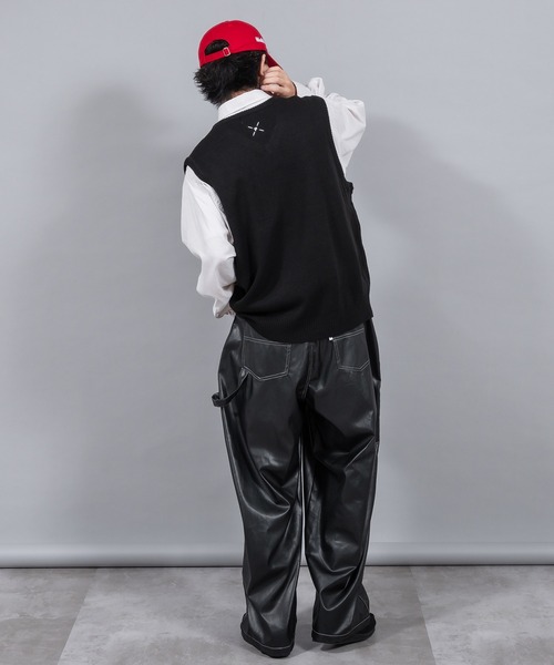 Perushu(ペルーシュ)の「リーフデザインニットベスト(ベスト・メンズ・ブラック/レッド系その他/ブラウン・LARGE/MEDIUM)」の21枚目の写真