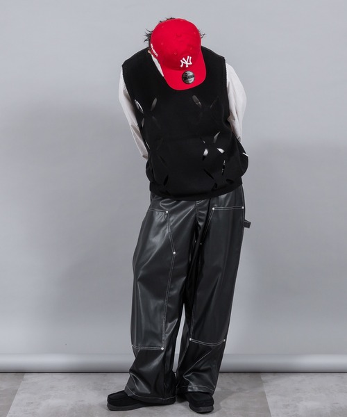 Perushu(ペルーシュ)の「リーフデザインニットベスト(ベスト・メンズ・ブラック/レッド系その他/ブラウン・LARGE/MEDIUM)」の19枚目の写真