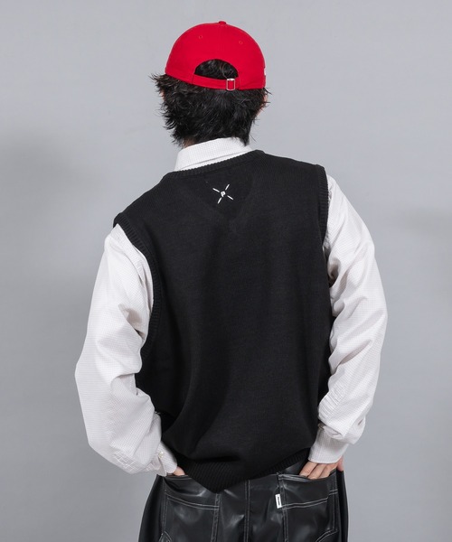 Perushu(ペルーシュ)の「リーフデザインニットベスト(ベスト・メンズ・ブラック/レッド系その他/ブラウン・LARGE/MEDIUM)」の13枚目の写真