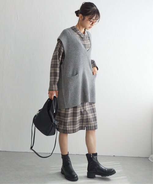 LBC（エルビーシー）の「ポケ付きニットロングベスト（ベスト・レディース・オフホワイト/グレー/ベージュ・M）」の19枚目の写真