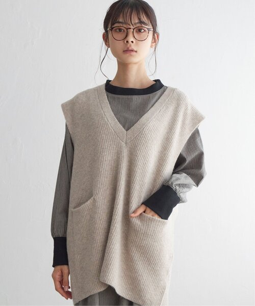 LBC（エルビーシー）の「ポケ付きニットロングベスト（ベスト・レディース・オフホワイト/グレー/ベージュ・M）」の21枚目の写真