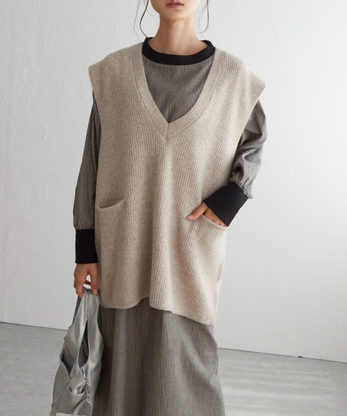 LBC（エルビーシー）の「ポケ付きニットロングベスト（ベスト・レディース・オフホワイト/グレー/ベージュ・M）」の3枚目の写真
