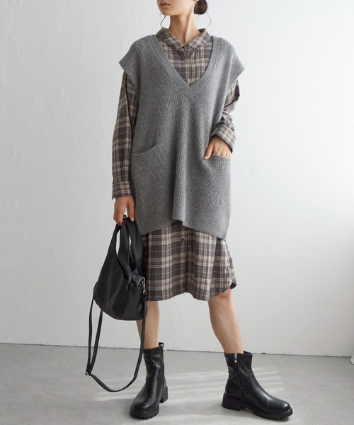 LBC（エルビーシー）の「ポケ付きニットロングベスト（ベスト・レディース・オフホワイト/グレー/ベージュ・M）」の4枚目の写真