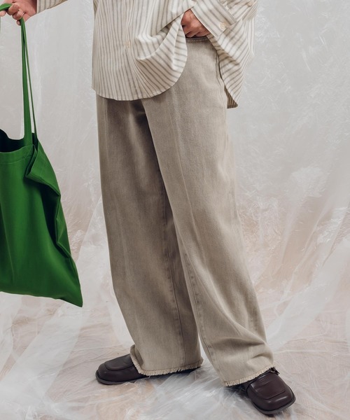 MUHET（ミュエータ）の「裾フリンジデニムパンツ（デニムパンツ・レディース・インディゴブルー/ブルー/カーキ・LARGE/MEDIUM/SMALL）」の2枚目の写真