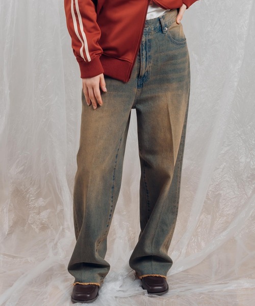 MUHET（ミュエータ）の「裾フリンジデニムパンツ（デニムパンツ・レディース・インディゴブルー/ブルー/カーキ・LARGE/MEDIUM/SMALL）」の3枚目の写真