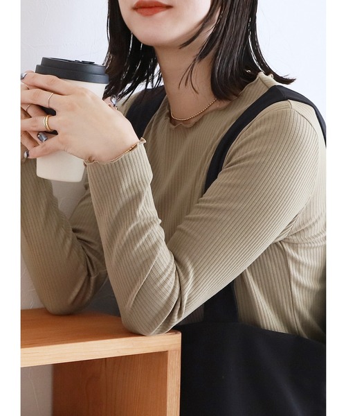 reca(レカ)の「メロウリブトップス(Tシャツ/カットソー・レディース・ダークベージュ/カーキ/ブラック/オフホワイト/ナチュラル/ブルー・S-M/M-L)」の5枚目の写真