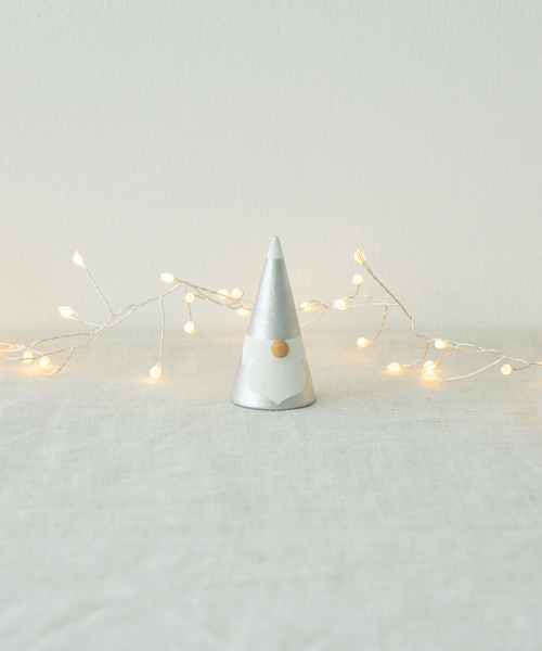 URBAN RESEARCH DOORS(アーバンリサーチドアーズ)の「shesay マンゴーウッド トムテオブジェ S(インテリア雑貨・レディース・シルバー/ゴールド・SMALL)」の1枚目の写真