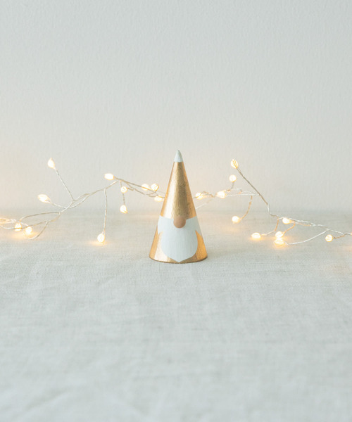 URBAN RESEARCH DOORS(アーバンリサーチドアーズ)の「shesay マンゴーウッド トムテオブジェ S(インテリア雑貨・レディース・シルバー/ゴールド・SMALL)」の2枚目の写真