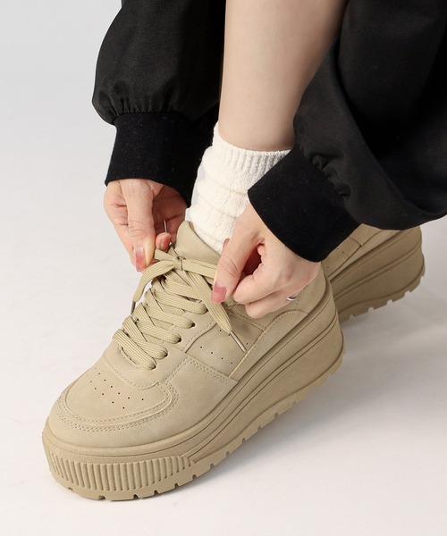 LOVEHUNTER(ラブハンター)の「軽量厚底 ボリュームソールコートスニーカー(スニーカー・レディース・ブラック/ホワイト/ブラック×ブラック/ブラック×ホワイト/ピンク/キャメル/シルバー/グレー/カーキ/ベージュ/ダークブラウン/ホワイト×レッド/ホワイト×グリーン/ホワイト×ブラック/ホワイト×グレー/ホワイト×ブラウン/ホワイト×ブルー/ブラック系1/ブラック×ゴールド/ホワイト×シルバー/ブルー系その他/ブラウン/ホワイト×パープル/ネイビー/オレンジ系その他/ホワイト×ピンク/ホワイト×イエロー/シルバー×ブラック/ブラック×シルバー・38/36/39/41/37/40/43/42/44/35)」の21枚目の写真