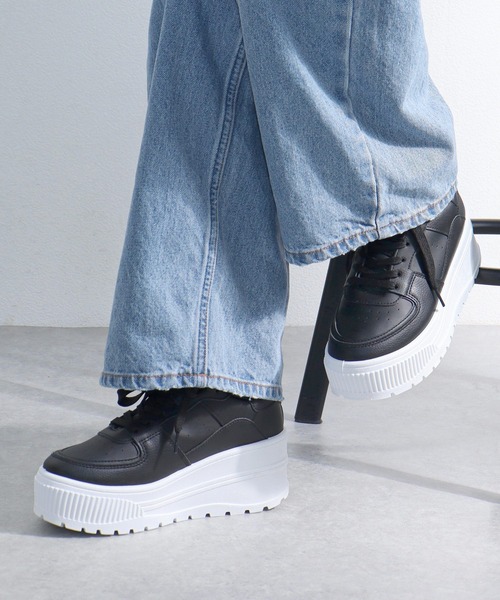 LOVEHUNTER(ラブハンター)の「軽量厚底 ボリュームソールコートスニーカー(スニーカー・レディース・ブラック/ホワイト/ブラック×ブラック/ブラック×ホワイト/ピンク/キャメル/シルバー/グレー/カーキ/ベージュ/ダークブラウン/ホワイト×レッド/ホワイト×グリーン/ホワイト×ブラック/ホワイト×グレー/ホワイト×ブラウン/ホワイト×ブルー/ブラック系1/ブラック×ゴールド/ホワイト×シルバー/ブルー系その他/ブラウン/ホワイト×パープル/ネイビー/オレンジ系その他/ホワイト×ピンク/ホワイト×イエロー/シルバー×ブラック/ブラック×シルバー・38/36/39/41/37/40/43/42/44/35)」の13枚目の写真