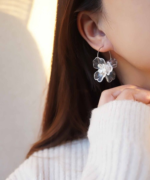CERCA(チェルカ)の「jolie minette/フラワー シルバー フープピアス(ピアス(両耳用)・レディース・クリア/ホワイト/ピンク/ブラック/ピンク系/ホワイト系/ブラウン系/ラベンダー/ブルーパープル/アクア/ベージュ系・FREE)」の14枚目の写真