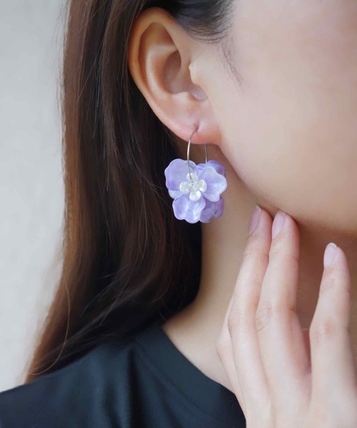CERCA(チェルカ)の「jolie minette/フラワー シルバー フープピアス(ピアス(両耳用)・レディース・クリア/ホワイト/ピンク/ブラック/ピンク系/ホワイト系/ブラウン系/ラベンダー/ブルーパープル/アクア/ベージュ系・FREE)」の15枚目の写真