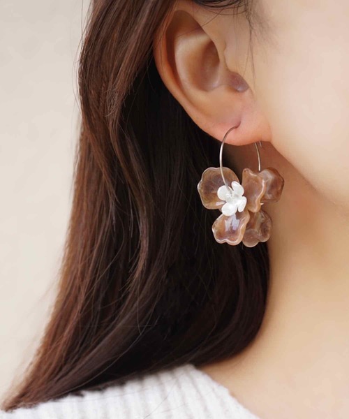 CERCA(チェルカ)の「jolie minette/フラワー シルバー フープピアス(ピアス(両耳用)・レディース・クリア/ホワイト/ピンク/ブラック/ピンク系/ホワイト系/ブラウン系/ラベンダー/ブルーパープル/アクア/ベージュ系・FREE)」の18枚目の写真