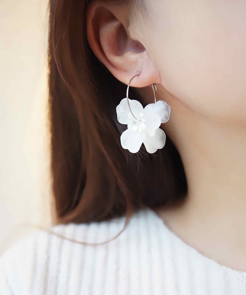 CERCA(チェルカ)の「jolie minette/フラワー シルバー フープピアス(ピアス(両耳用)・レディース・クリア/ホワイト/ピンク/ブラック/ピンク系/ホワイト系/ブラウン系/ラベンダー/ブルーパープル/アクア/ベージュ系・FREE)」の19枚目の写真