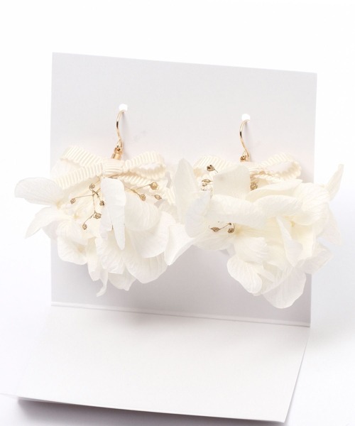 GLOBAL WORK(グローバルワーク)の「MADE IN JAPANドライフラワーブリザーブドピアス/993079(ピアス(両耳用)・レディース・ホワイト/ライトブルー/ベージュ・FREE)」の4枚目の写真