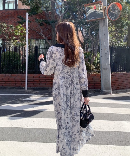 SHEPP(シープ)の「襟付き フラワー柄 配色ワンピース / フラワーモチーフ(ワンピース・レディース・ホワイト・S/M/L)」の5枚目の写真