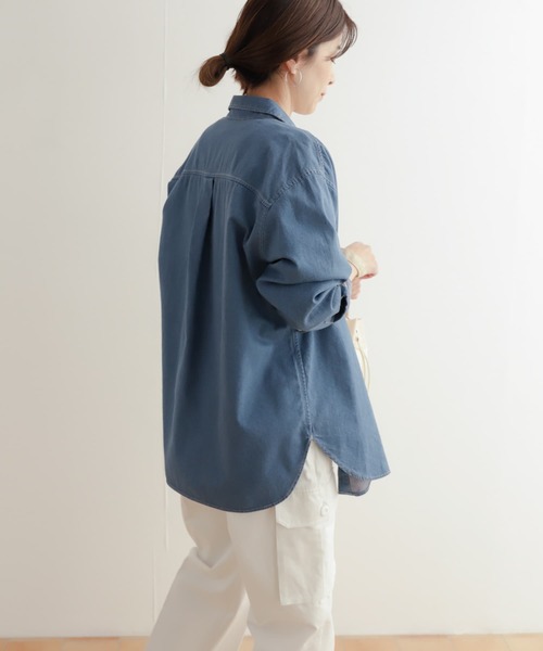 URBAN RESEARCH DOORS（アーバンリサーチドアーズ）の「デニムレギュラーカラーシャツ（Tシャツ/カットソー・レディース・ライトインディゴブルー/ワンウォッシュ・MEDIUM）」の9枚目の写真