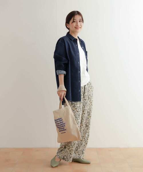 URBAN RESEARCH DOORS（アーバンリサーチドアーズ）の「デニムレギュラーカラーシャツ（Tシャツ/カットソー・レディース・ライトインディゴブルー/ワンウォッシュ・MEDIUM）」の21枚目の写真