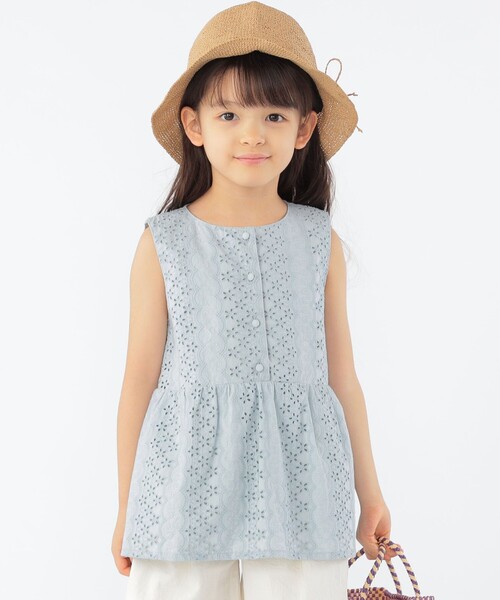 SHIPS（シップス）の「SHIPS KIDS:100～130cm / レース ペプラム ノースリーブ ブラウス（シャツ/ブラウス・キッズ・ライトブルー/ホワイト/サックスブルー・100/110/120/130）」の3枚目の写真