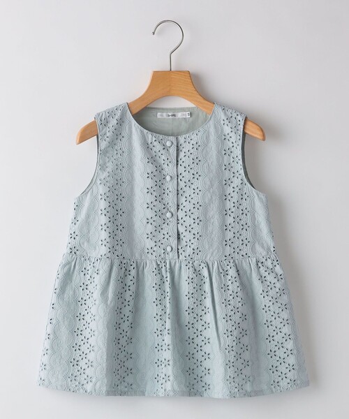 SHIPS（シップス）の「SHIPS KIDS:100～130cm / レース ペプラム ノースリーブ ブラウス（シャツ/ブラウス・キッズ・ライトブルー/ホワイト/サックスブルー・100/110/120/130）」の2枚目の写真