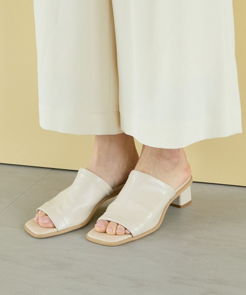 Elura（エルーラ）の「ふかふかFITストレッチミュール/109284（サンダル・レディース・アイボリー/ブラック・LARGE/SMALL/MEDIUM）」の2枚目の写真