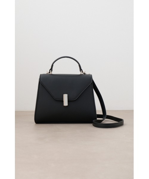 AZUL by moussy（アズールバイマウジー）の「ダイアゴナルワンハンドルフラップバッグ（ショルダーバッグ・レディース・ブラック/ライトベージュ・FREE）」の5枚目の写真