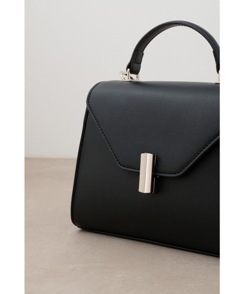 AZUL by moussy（アズールバイマウジー）の「ダイアゴナルワンハンドルフラップバッグ（ショルダーバッグ・レディース・ブラック/ライトベージュ・FREE）」の9枚目の写真