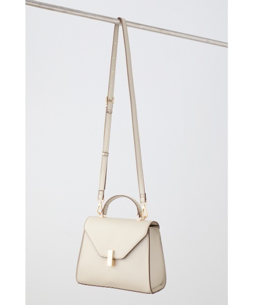 AZUL by moussy（アズールバイマウジー）の「ダイアゴナルワンハンドルフラップバッグ（ショルダーバッグ・レディース・ブラック/ライトベージュ・FREE）」の17枚目の写真