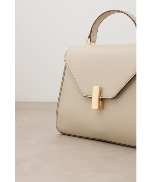 AZUL by moussy（アズールバイマウジー）の「ダイアゴナルワンハンドルフラップバッグ（ショルダーバッグ・レディース・ブラック/ライトベージュ・FREE）」の20枚目の写真