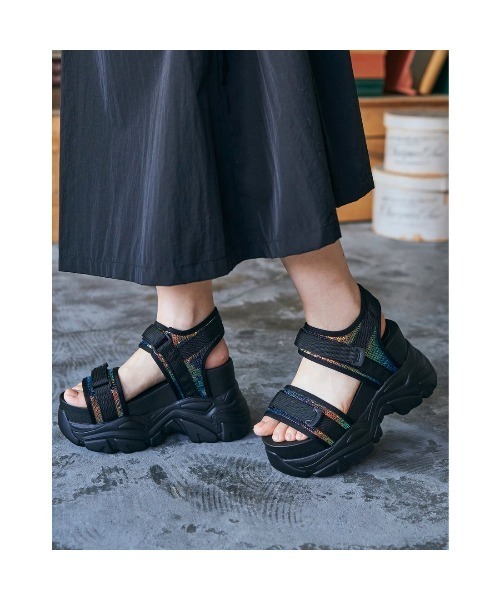 Mafmof(マフモフ)の「Mafmof(マフモフ)10.5cm厚底ボリュームソールスポーツサンダル(サンダル・レディース・ブラック系その他/ホワイト/ブラック・M/L/S/LL)」の3枚目の写真