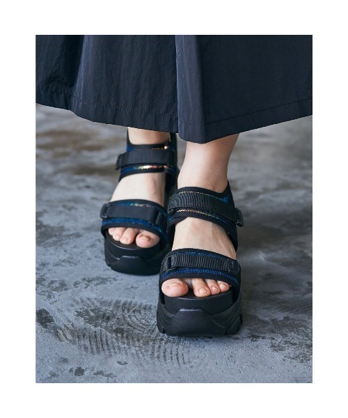 Mafmof(マフモフ)の「Mafmof(マフモフ)10.5cm厚底ボリュームソールスポーツサンダル(サンダル・レディース・ブラック系その他/ホワイト/ブラック・M/L/S/LL)」の10枚目の写真