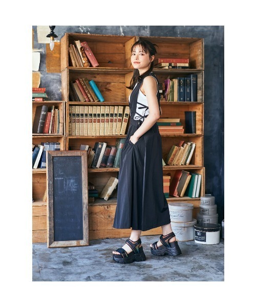 Mafmof(マフモフ)の「Mafmof(マフモフ)10.5cm厚底ボリュームソールスポーツサンダル(サンダル・レディース・ブラック系その他/ホワイト/ブラック・M/L/S/LL)」の11枚目の写真