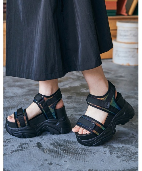 Mafmof(マフモフ)の「Mafmof(マフモフ)10.5cm厚底ボリュームソールスポーツサンダル(サンダル・レディース・ブラック系その他/ホワイト/ブラック・M/L/S/LL)」の12枚目の写真