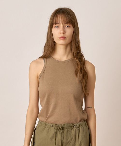 ALLUMER（アリュメール）の「コットンフライスアメリカンスリーブタンクトップ（タンクトップ・レディース・ブラック/ホワイト/キャメル・1）」の3枚目の写真