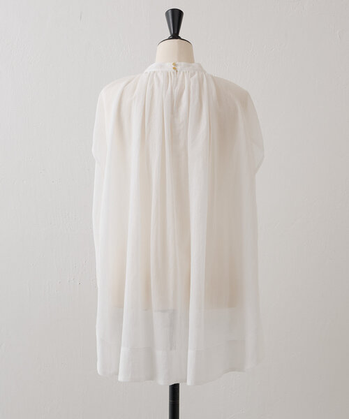 新品　BEARDSLEY コットンシフォンギャザー 丸ブラウス BEARDSLEY（ビアズリー）の「コットンシフォンギャザー丸ブラウス