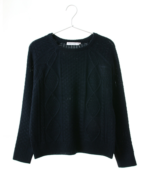 SEVENDAYS=SUNDAY(セブンデイズサンデイ)の「アラン編ニット プルオーバー(ニット/セーター・レディース・レッド/オフホワイト/ネイビー・MEDIUM/LARGE)」の1枚目の写真