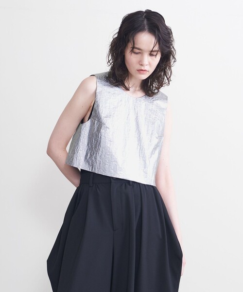 AEWEN MATOPH（イウエン マトフ）の「＜AEWEN MATOPH＞メタリック ノースリーブ（シャツ/ブラウス・レディース・シルバー・FREE）」の2枚目の写真