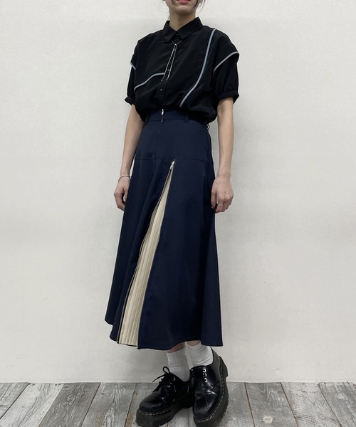 NICOLE CLUB（ニコル　クラブ）の「配色パイピング アシンメトリーブラウス（シャツ/ブラウス・レディース・ブルー/オフホワイト/ブラック・MEDIUM）」の14枚目の写真
