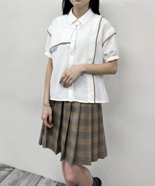 NICOLE CLUB（ニコル　クラブ）の「配色パイピング アシンメトリーブラウス（シャツ/ブラウス・レディース・ブルー/オフホワイト/ブラック・MEDIUM）」の18枚目の写真