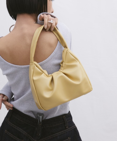 Aunt Marie's（アントマリーズ）の「タックスクエアハンドバッグ/ミニショルダーバッグ（ハンドバッグ・レディース・レッド/イエロー/シルバー/ブラック・FREE）」の2枚目の写真