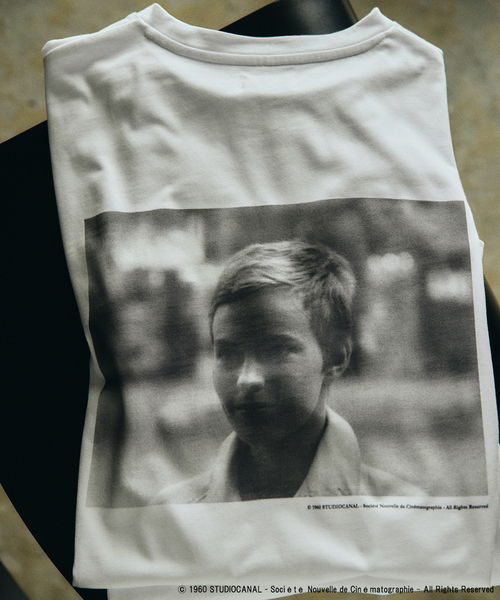 EDIFICE（エディフィス）の「Jean-Luc Godard LE CINEMA Tシャツ（Tシャツ/カットソー・メンズ・ホワイト系その他/ホワイト×ホワイト/ホワイト・LARGE/MEDIUM）」の2枚目の写真